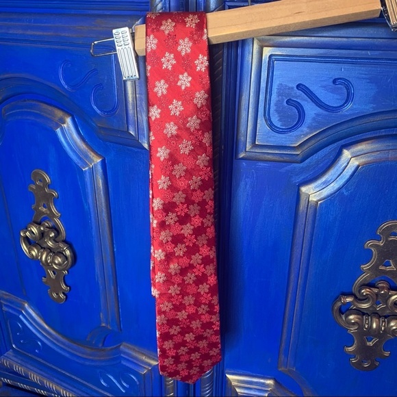 Snowflake Red Necktie Tie 100% Silk Made In USA - Picture 1 of 2